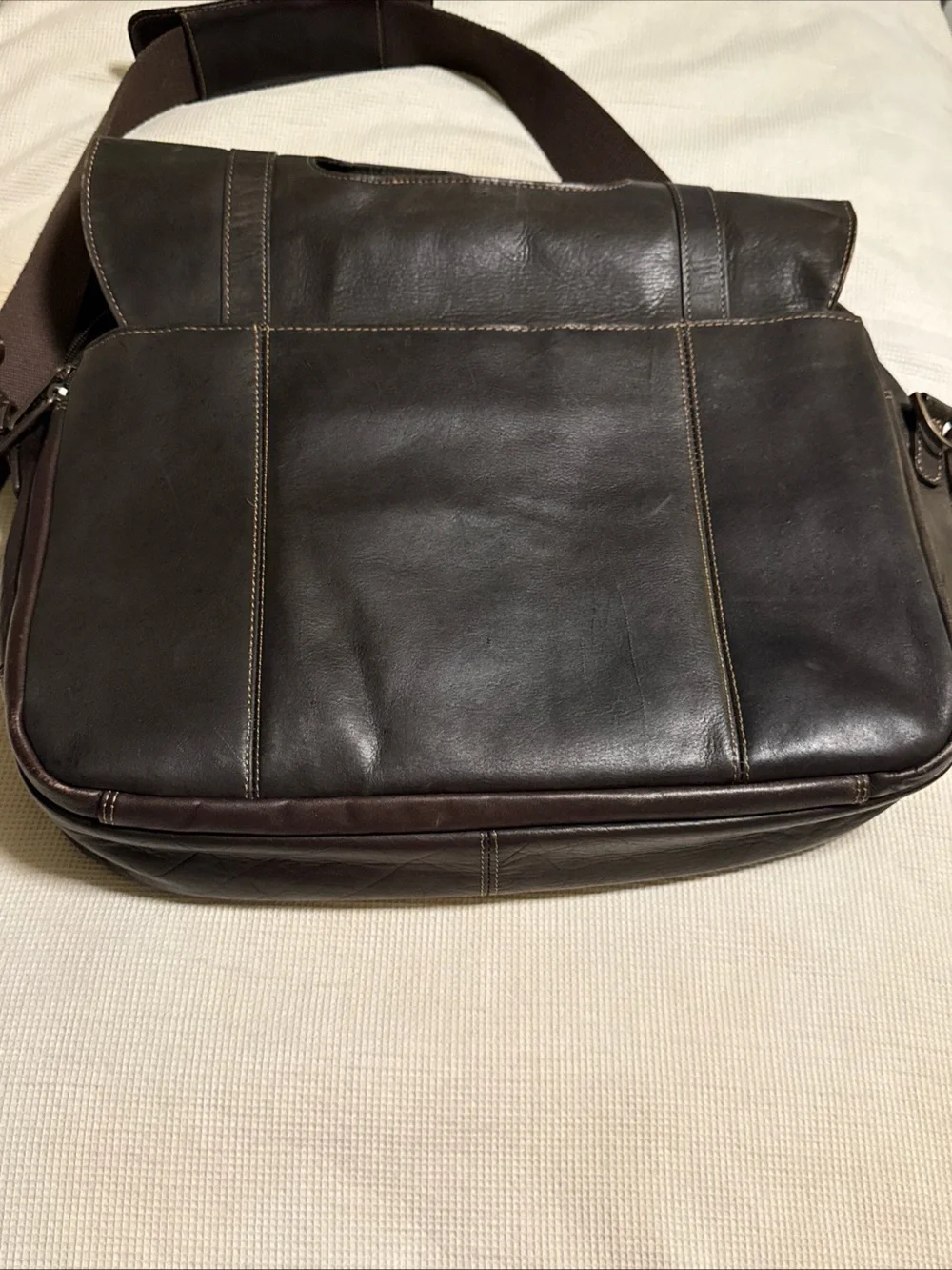 Kenneth Cole Reaction Dark Brown Leather Messenger Bag